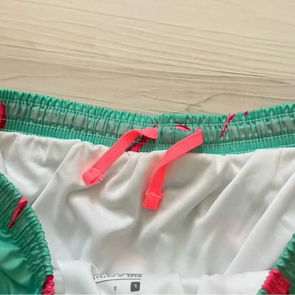 NWOT Nike Green and Pink Lined Athletic Shorts Lightweight Dolphin Hem